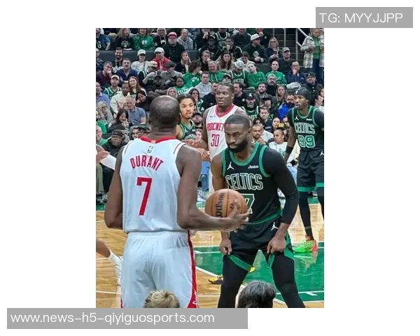 杰伦布朗手感低迷却全能表现砍下19分12板11助力助球队胜利 杰伦布朗手感低迷却全能表现砍下19分12板11助力助球队胜利